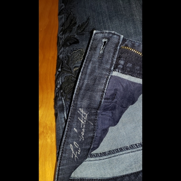 WHBM Cute Slim Leg Blue Jeans w/Floral Embroidery - Picture 5 of 7